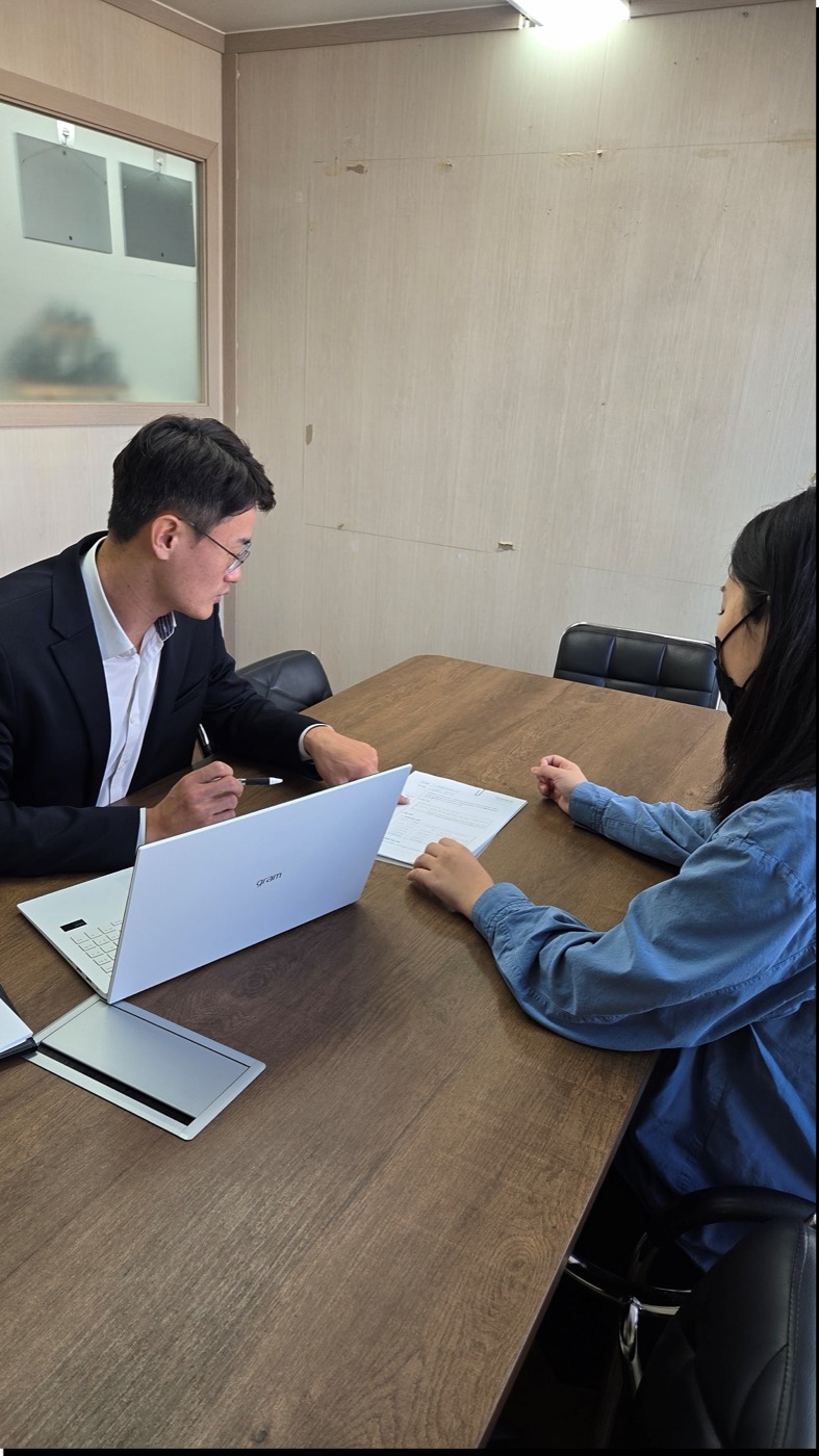 상담 중인 주환세무회계 안효원 세무사