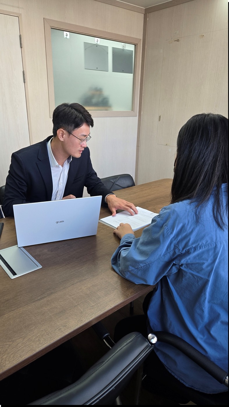 주환세무회계 안효원 세무사 상담 모습